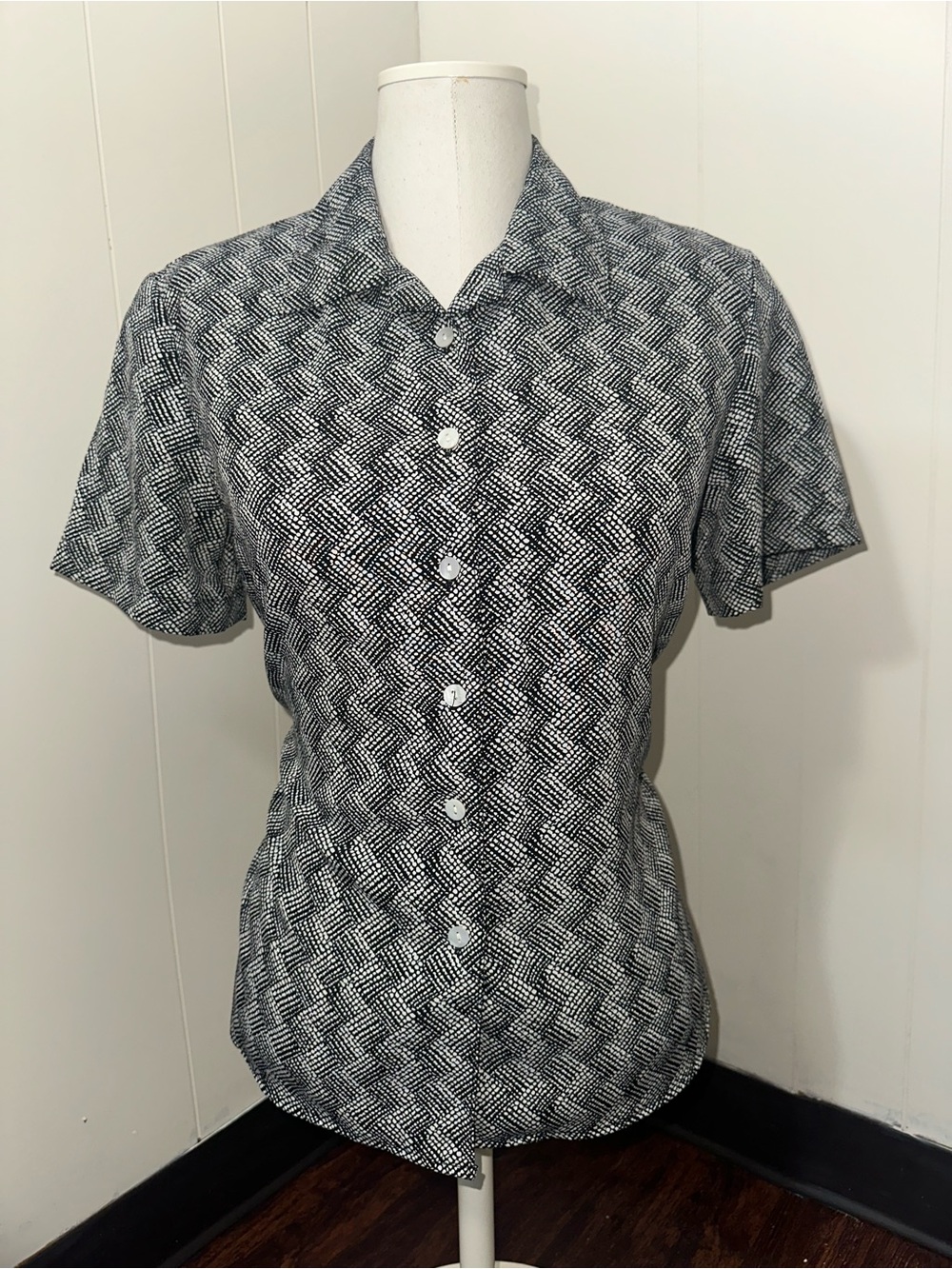 Classic Vintage Essentials Black and White Woven Geometric Button-Down Shirt